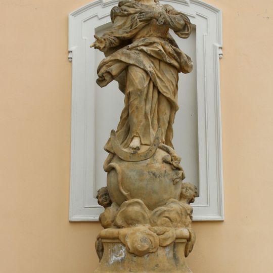 Socha Panny Marie Immaculaty u kostela svatého Jakuba v Týně nad Vltavou