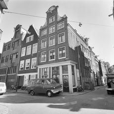 Hoekhuis met halsgevel