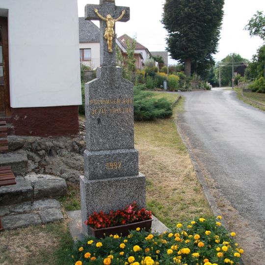 Kříž u kaple Jana Nepomuckého v Kamenné