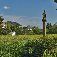 Socha v poli u Nasobůrek