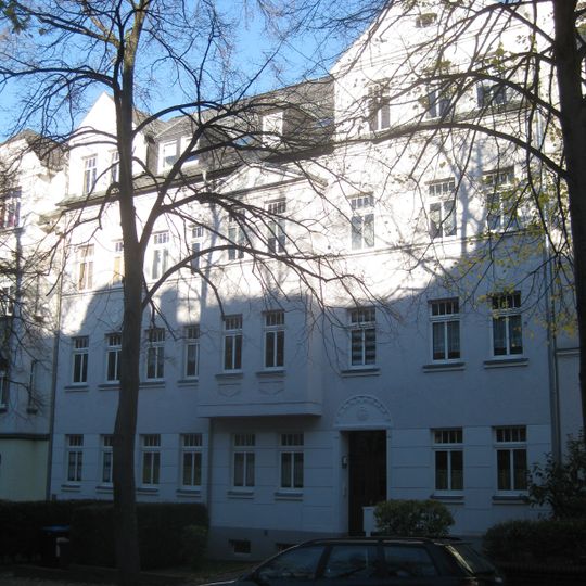 Mietshaus in geschlossener Bebauung mit Vorgarten Reineckerstraße 25