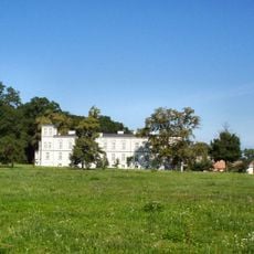 Park z aleją kasztanowców i grodziskiem (IX-XI)