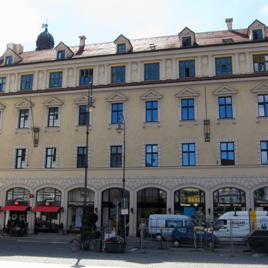 Wohn- und Geschäftshaus Brienner Straße 7