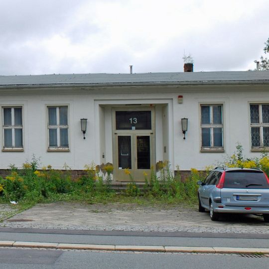 Ehemalige Handwerkskammer der Stadt Chemnitz, als Verwaltungs-Behelfsbau errichtet, mit Ausstattung Aue 13
