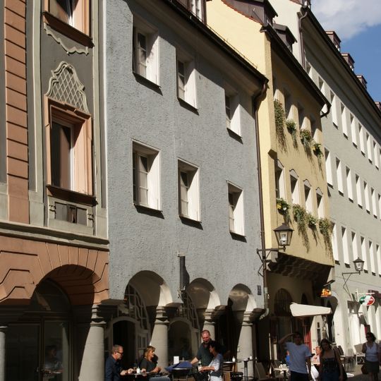 Wohn- und Geschäftshaus