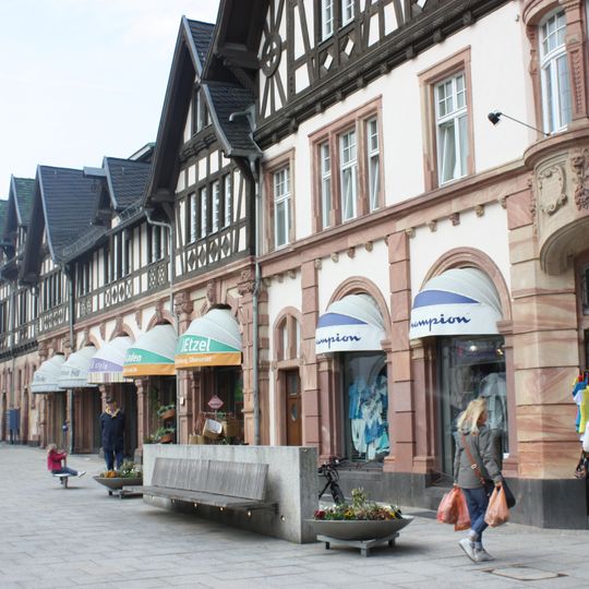 Wohn- und Geschäftshaus