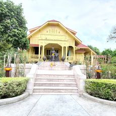 Daraphirom Palace