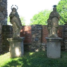 Sochy Panny Marie a svatého Norberta na hradě Klenová