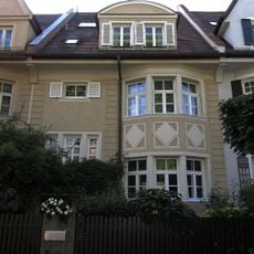 Symmetrische Reihenhausgruppe