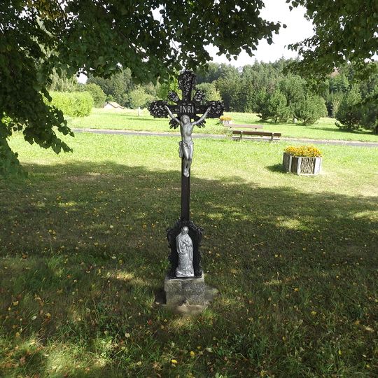 Kříž u hřbitova