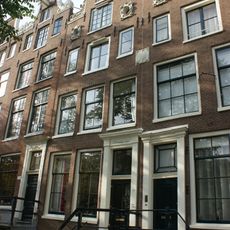 Pand met halsgevel met 2 oeils-de-boeuf