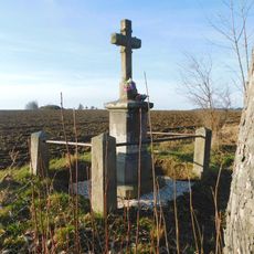 Kamenný kříž u polní cesty jižně od Bezděčína