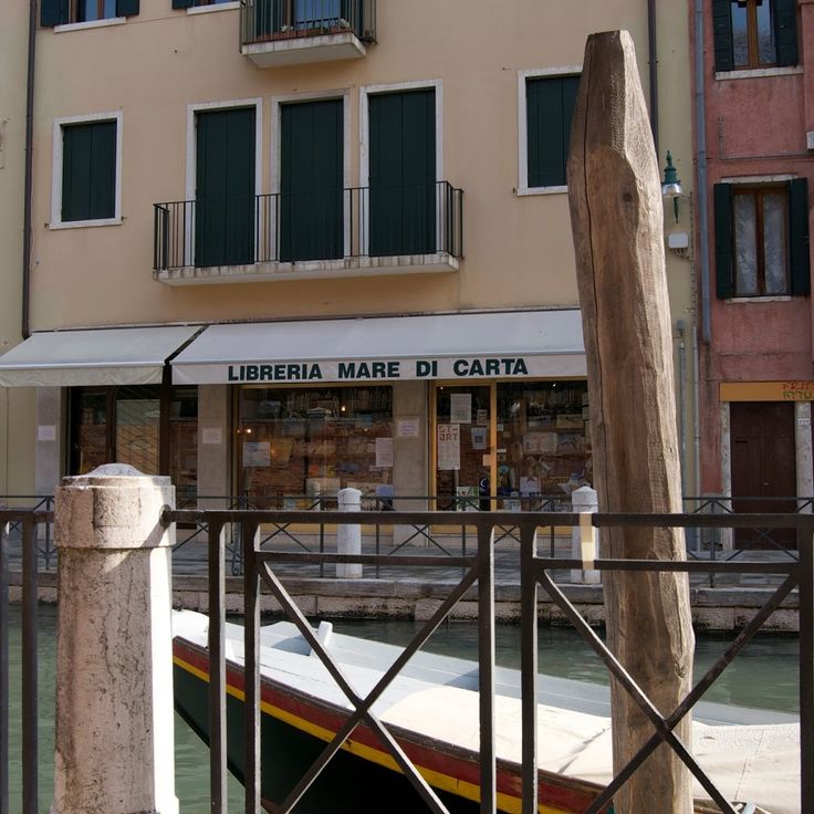 Mare di Carta Bookstore