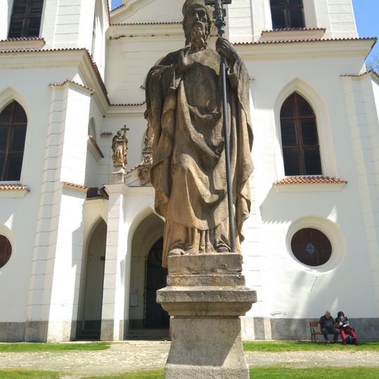Socha svatého Cyrila u schodiště do kostela Narození Panny Marie v Želivi