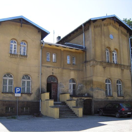 Dworzec kolejowy wraz z otaczającym układem zieleni