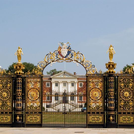 Entrance Gates, Piers And Lamps