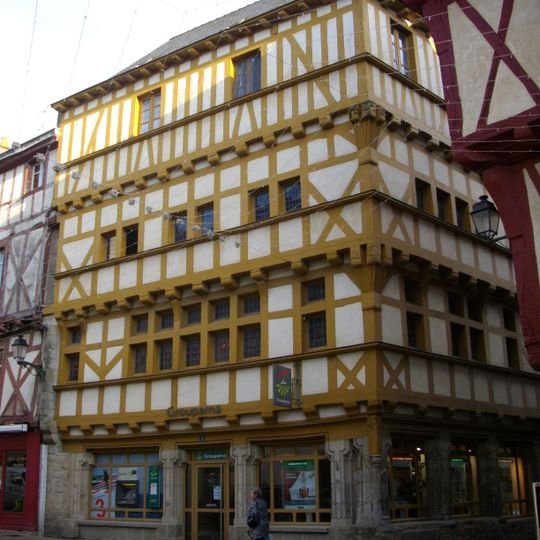 Maison, 32 rue des Chanoines , 2 rue Émile Burgault