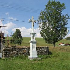 Boží muka na jihozápadní straně hřbitova v Lipné