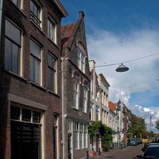 Pand met in tot puntgevel gewijzigde trapgevel