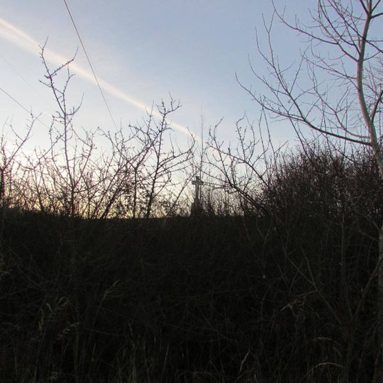 Kříž jižně od Radětína na mezi u polní cesty do Pelhřimova