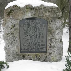 Sieben Gräber