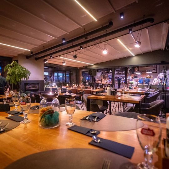 Bistro & Pizzeria Public