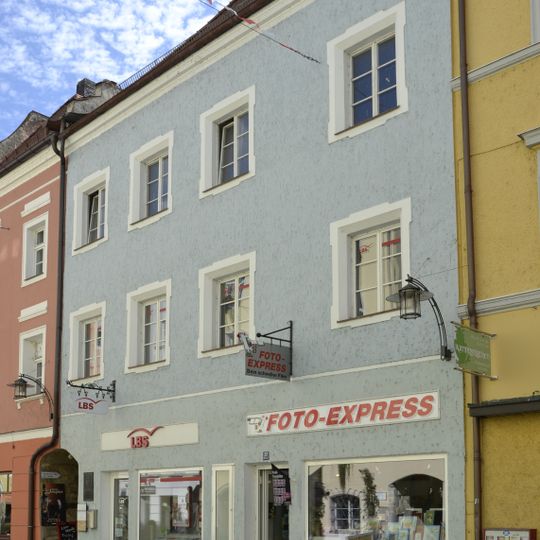 Wohn- und Geschäftshaus