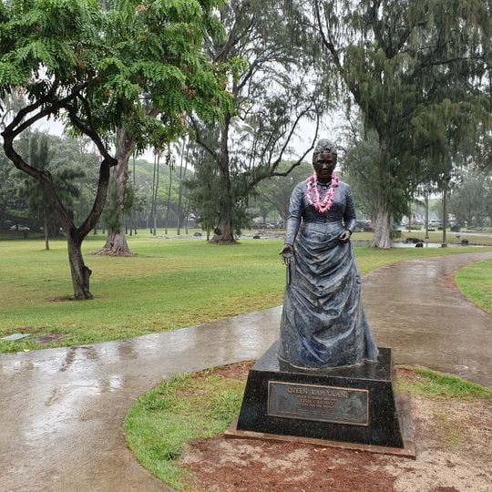 Queen Kapiʻolani Regional Park