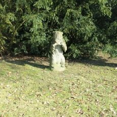 Soška medvěda v Zahradě vzpomínek v Liberci