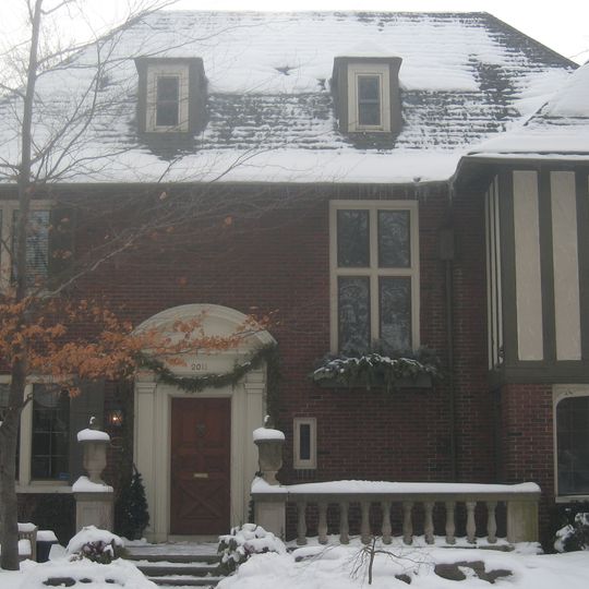 2011 Willistead Crescent