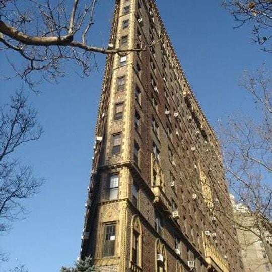 47 Plaza Street West