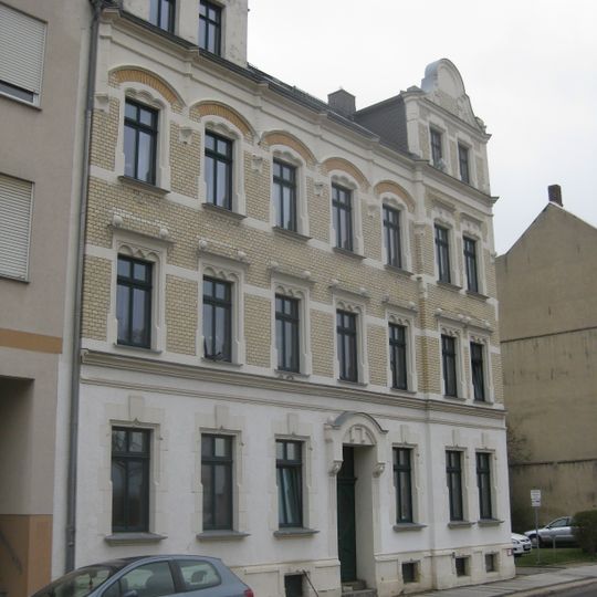Mietshaus in ehemals geschlossener Bebauung Rudolf-Liebold-Straße 26
