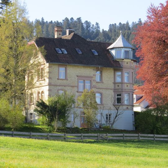 Villenartiges Wohnhaus
