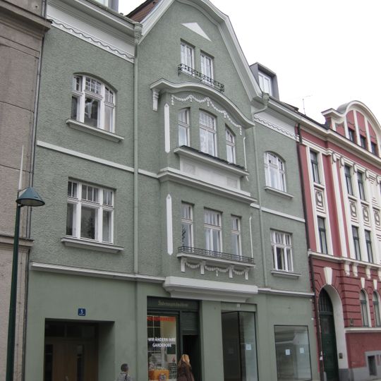 Wohn- und Geschäftshaus