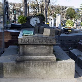 Grave of Papeil
