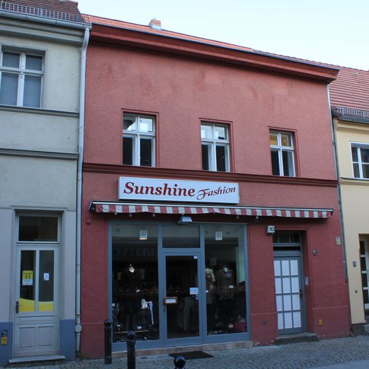 Wohnhaus & Hofgebäude Charlottenstraße 10