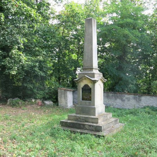 Pomník padlým ve válce 1866 u kostela v Klášteru Hradiště nad Jizerou