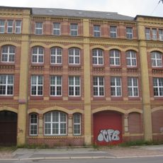 Gewerbebau in geschlossener Bebauung, mit Seitenflügel im Hof August-Bebel-Straße 13