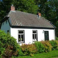 Arbeiderswoning met platte aanbouw