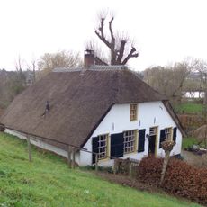 Waalbandijk 115, Hellouw