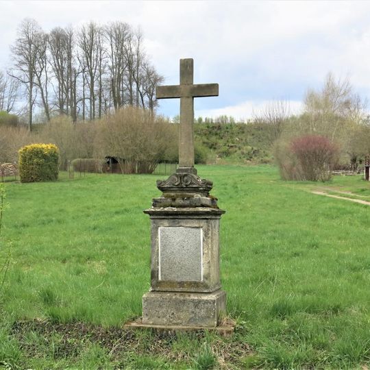 Kříž u rozcestí k domu 18 v Lindavě