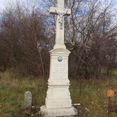 Kříž u křižovatky západně od Vlčatína