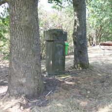 Podstavec v západní části Mukařova