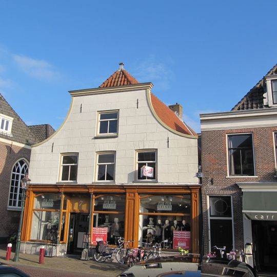 Bedrijfspand met woonhuis
