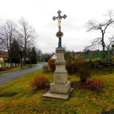 Kříž na návsi u č.p. 12 v Bernarticích