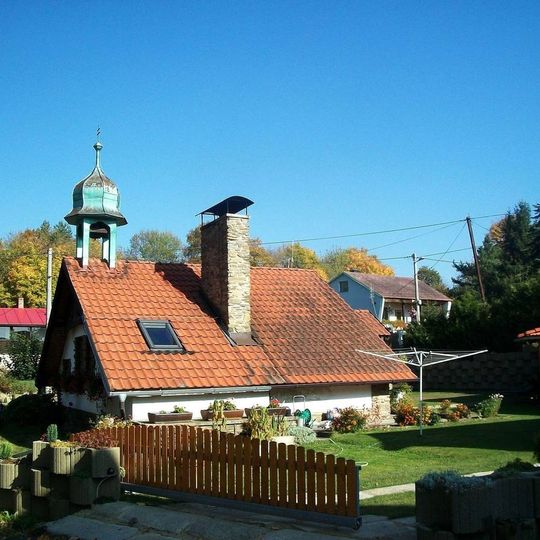 Zvonice v Horním Valdorfu přestavěná na chatu