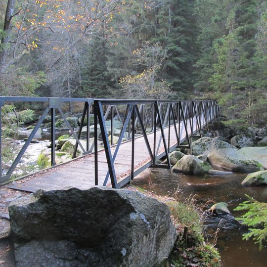 Lávka přes Vydru u bývalé Hálkovy chaty