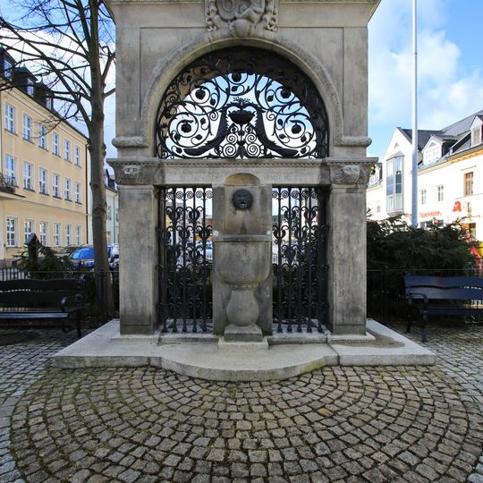 Denkmalsbrunnen zum Stadtjubiläum Markt
