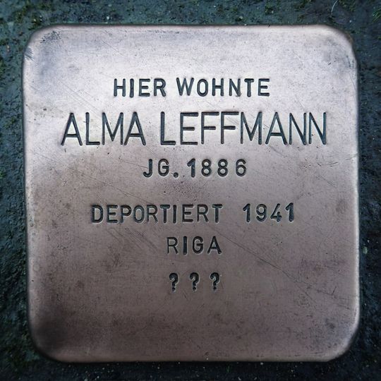 Stolperstein en memoria de Alma Leffmann