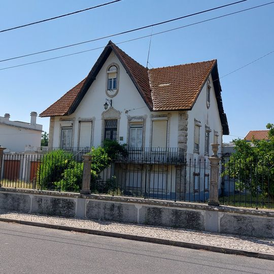 Chalet na Rua Júlio Tornelli